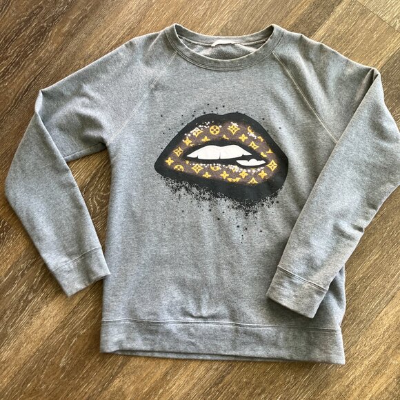 She Show Size XS Louis V Sexy Lips Sweatshirt - Picture 4 of 9